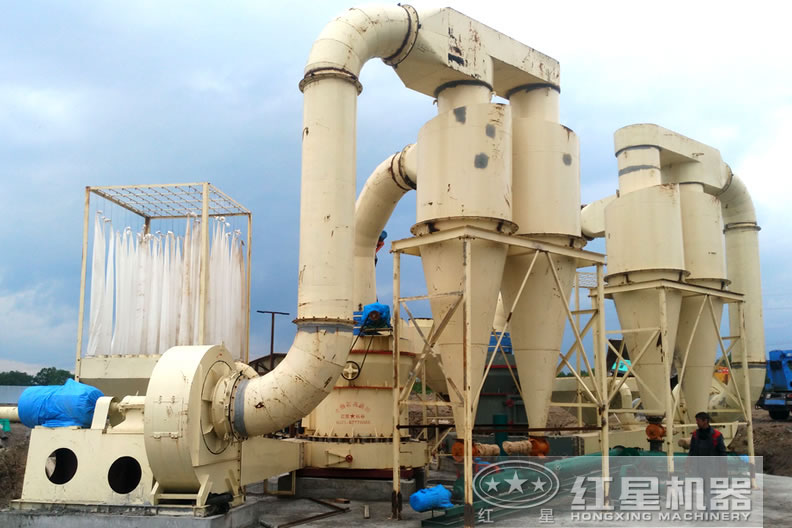 山東石灰石磨粉生產線現(xiàn)場